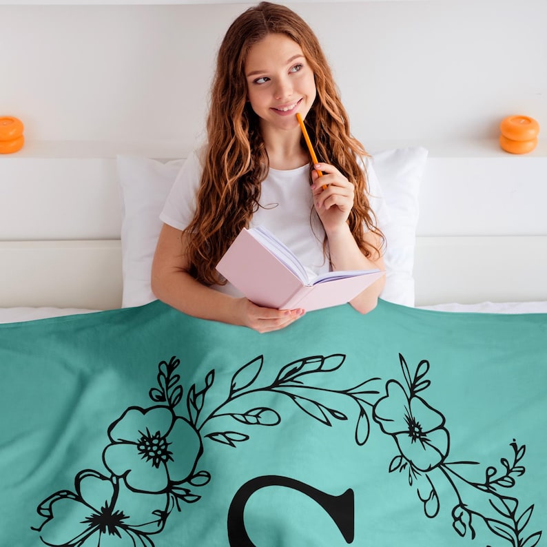 Custom Family Name Blanket, Last Name Initials Blanket, Wedding Anniversary Birthday Gifts for Family, Gifts for Mom and Dad, Home Decor
